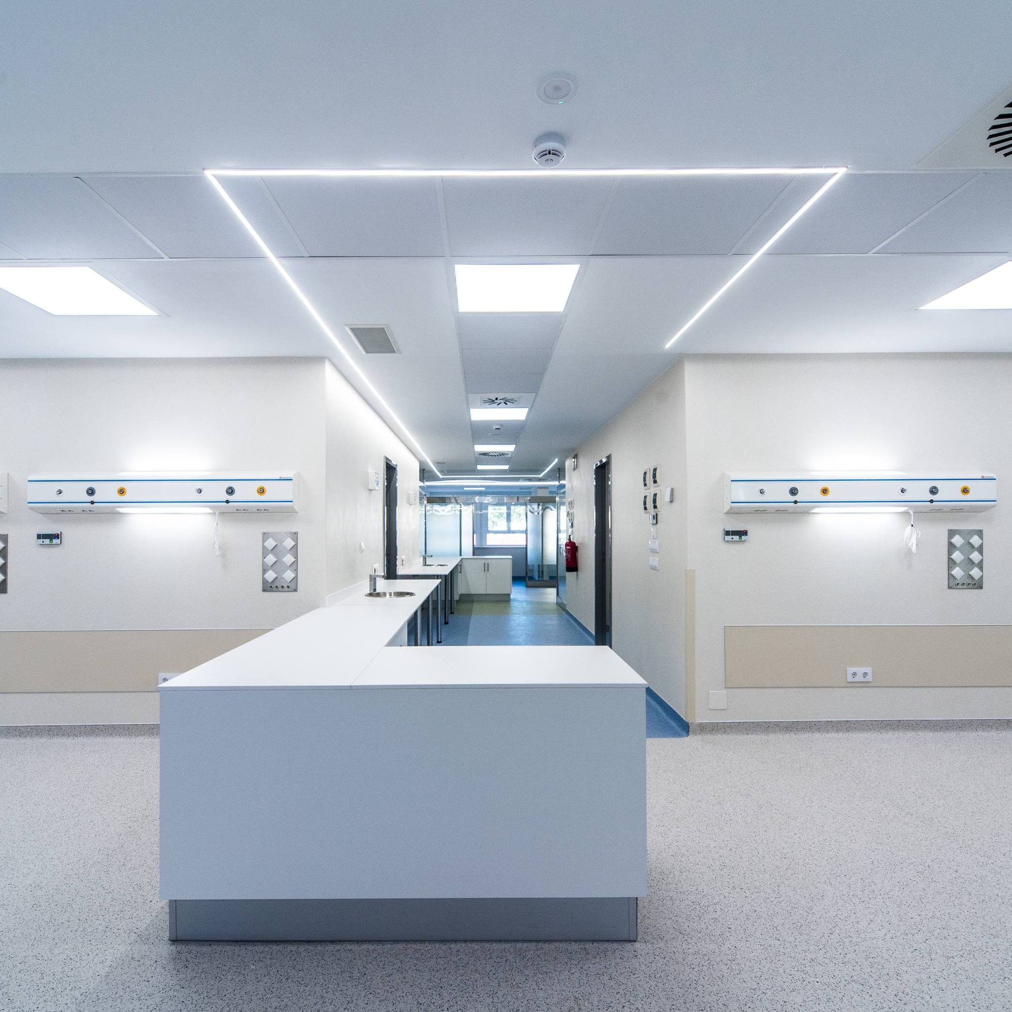 24 VIRGEN DEL ROCIO HOSPITAL INFANTIL 092